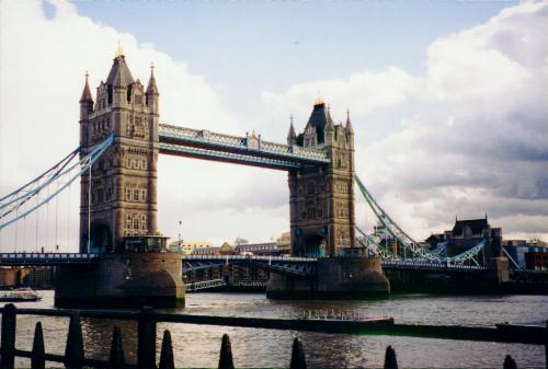 TowerBridge2.JPG (28384 bytes)